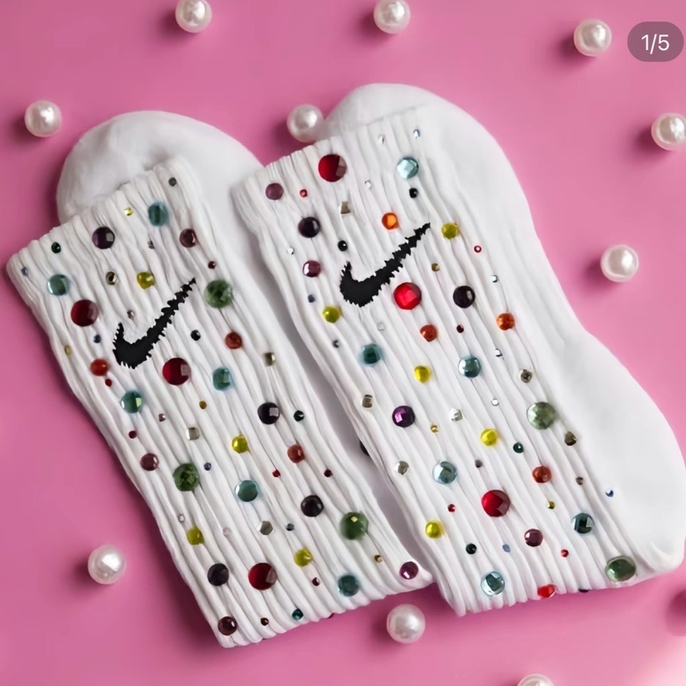 🔥Another - 1 Pair Brand New White Nike Socks Adorned with Colorful Rhinestones🔥 - Picture 2 of 8